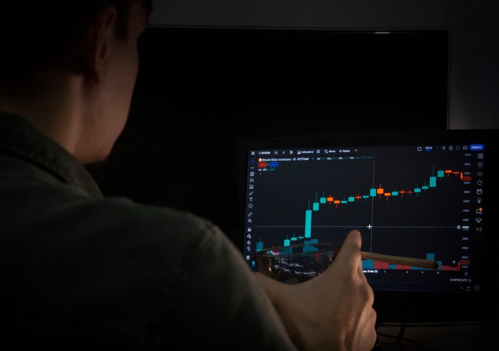 Bullish TradeFx Academy man 8575459 1280